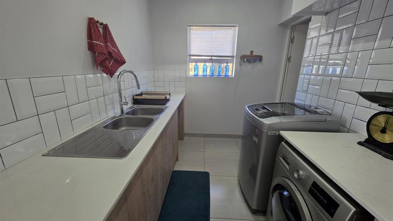 5 Bedroom Property for Sale in Monte Christo Western Cape